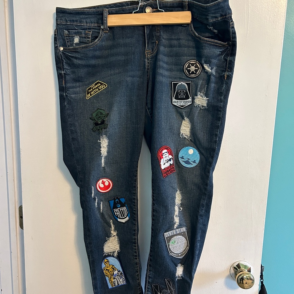 Star Wars distressed boyfriend jeans by Her Universe size 12 with patches